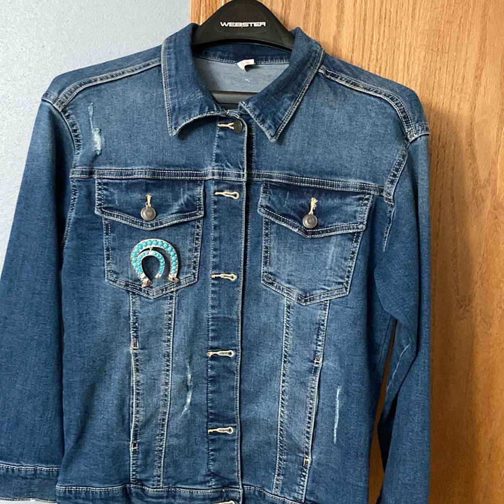 Stylish Blue Denim Jacket with Embellishment